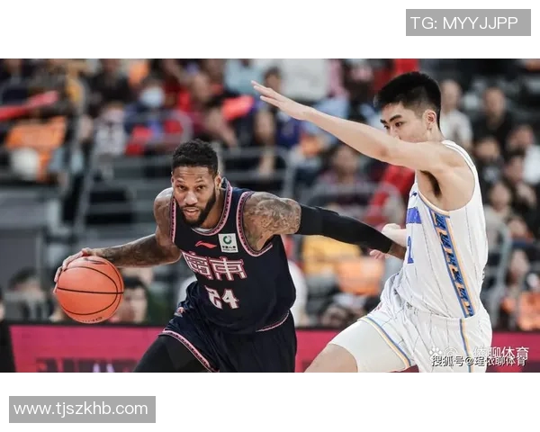 深圳篮球队比赛经验引发热议球迷对战术选择和球员表现的争论 深圳篮球队比赛经验引发热议球迷对战术选择和球员表现的争论