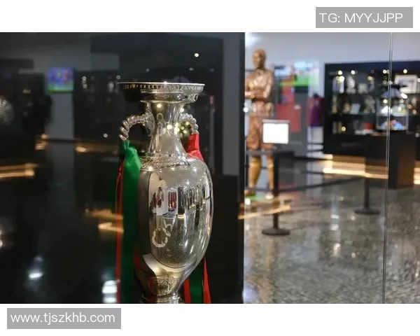 足球明星街头被认出引发粉丝狂欢瞬间感受明星魅力与平民生活的交融 足球明星街头被认出引发粉丝狂欢瞬间感受明星魅力与平民生活的交融